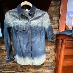 Custom bleach denim ombré snap Dow shirt! Super trendy! Brand Roxy. Womens S
